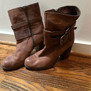 Nine West brown moto heeled ankle boot with zip size 10